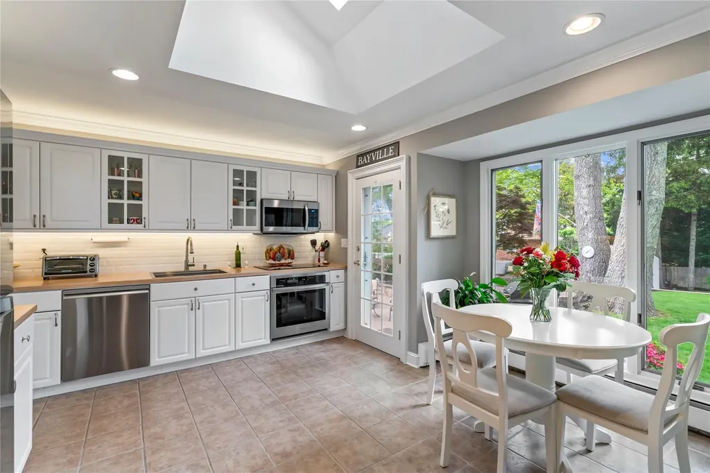 11 Francesca Drive Oyster Bay NY 11771