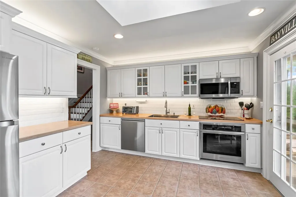11 Francesca Drive Oyster Bay NY 11771