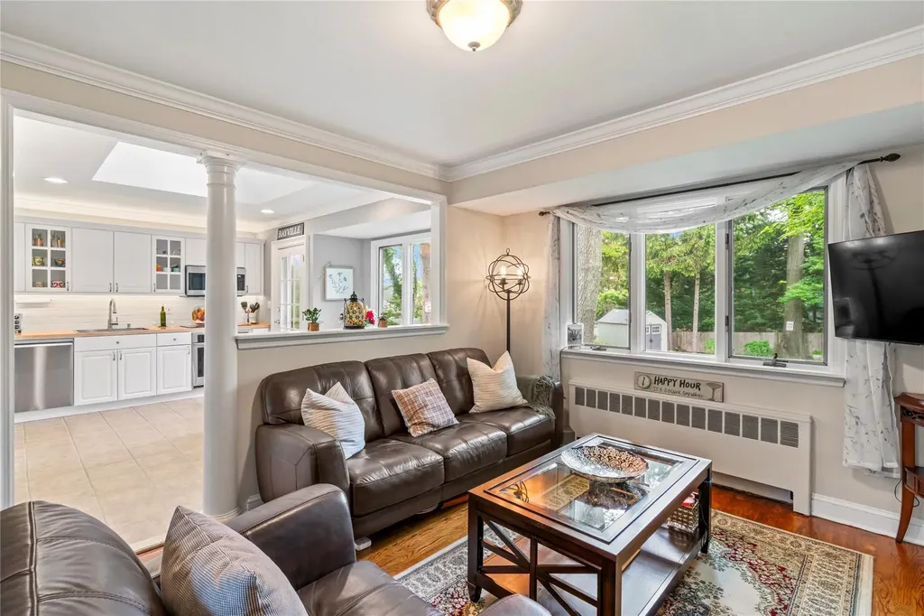11 Francesca Drive Oyster Bay NY 11771