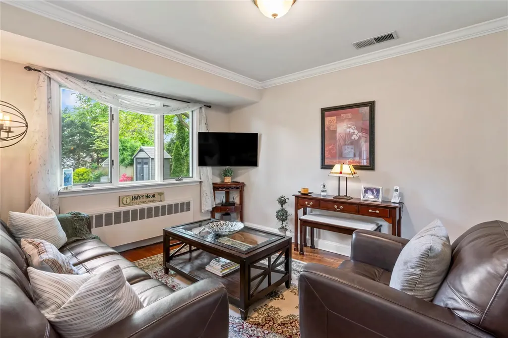 11 Francesca Drive Oyster Bay NY 11771