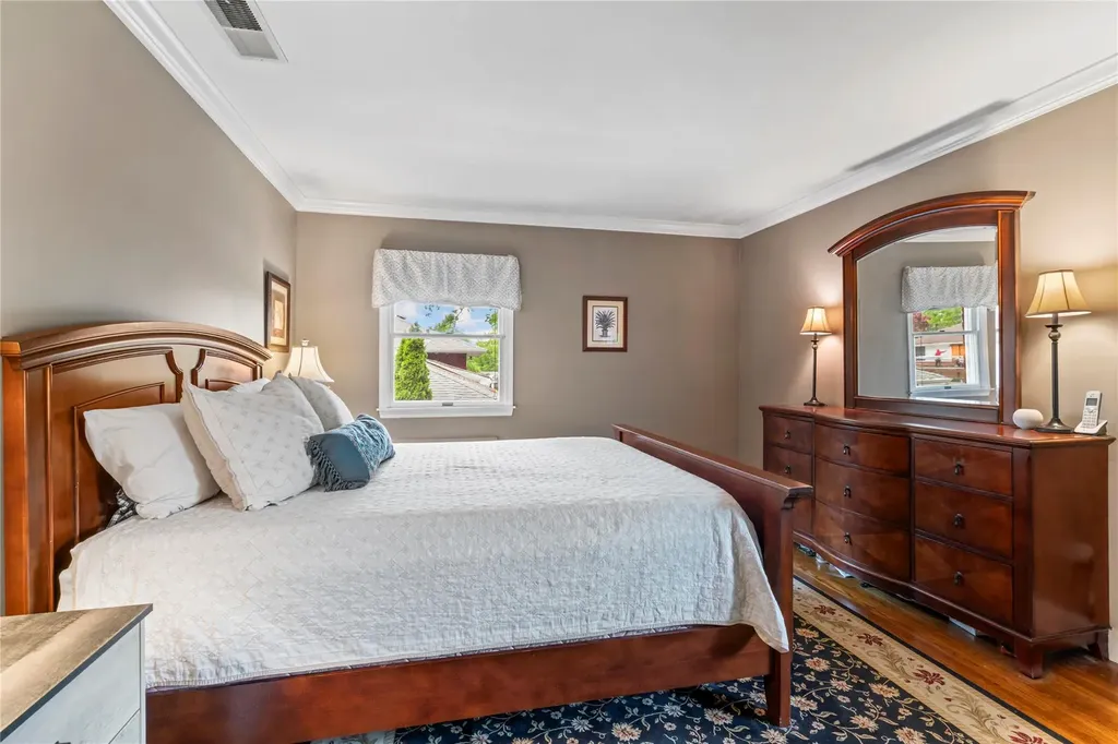 11 Francesca Drive Oyster Bay NY 11771