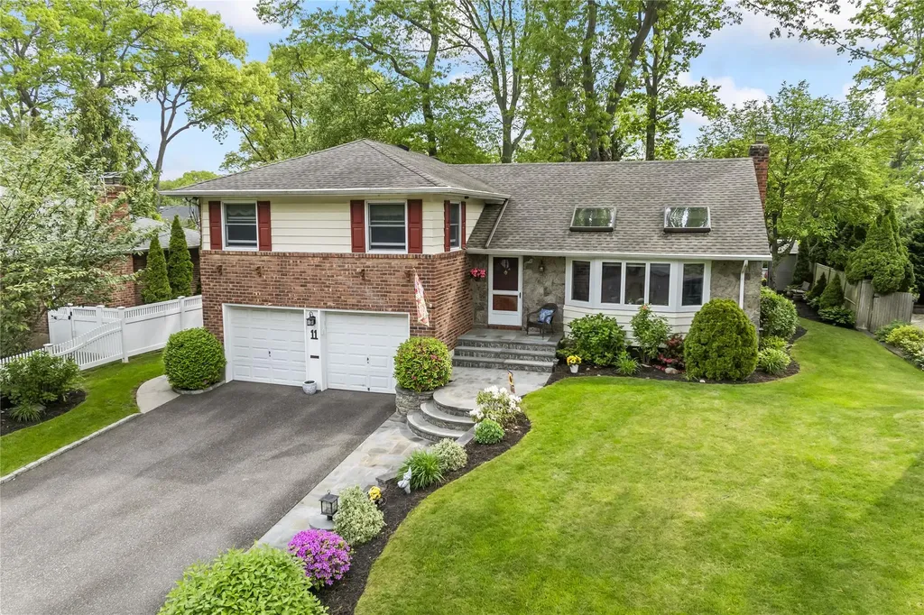 11 Francesca Drive Oyster Bay NY 11771