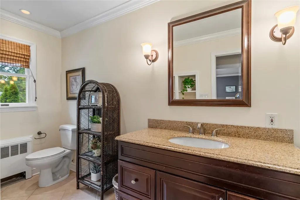 11 Francesca Drive Oyster Bay NY 11771