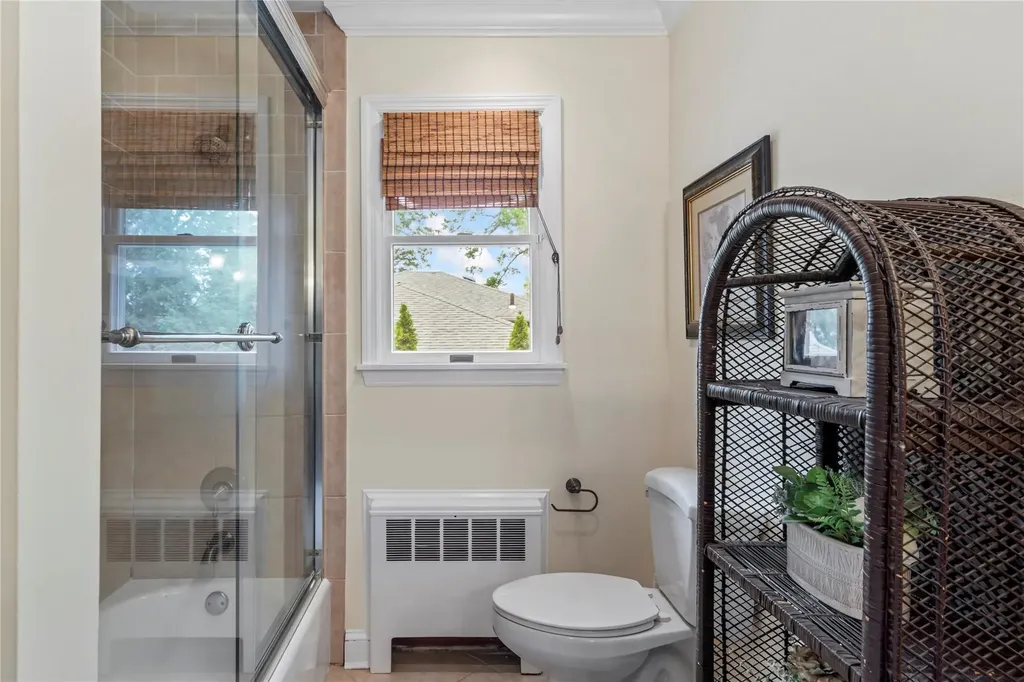 11 Francesca Drive Oyster Bay NY 11771