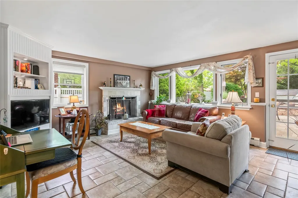 11 Francesca Drive Oyster Bay NY 11771