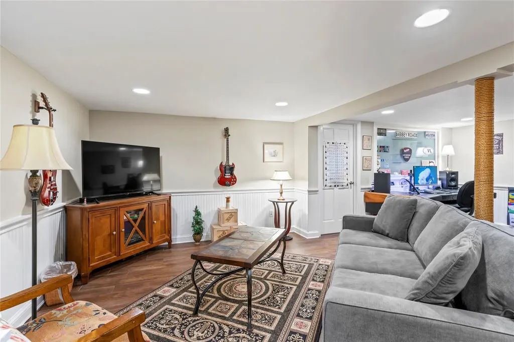 11 Francesca Drive Oyster Bay NY 11771