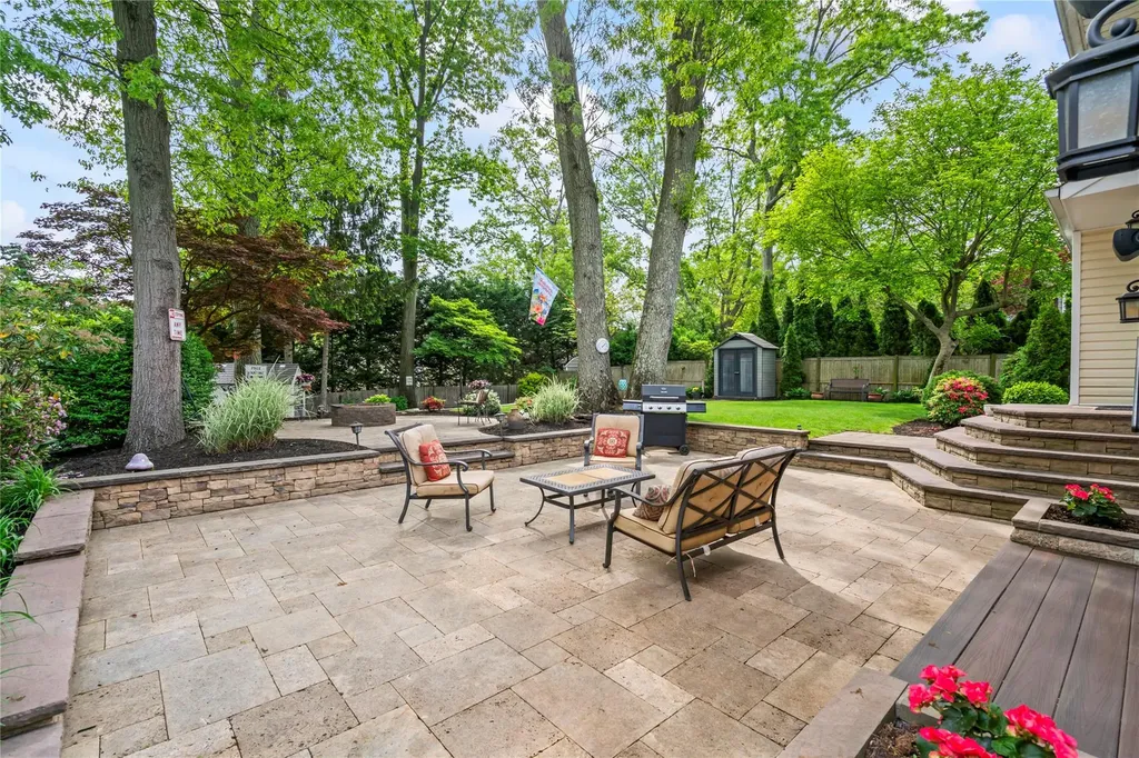 11 Francesca Drive Oyster Bay NY 11771