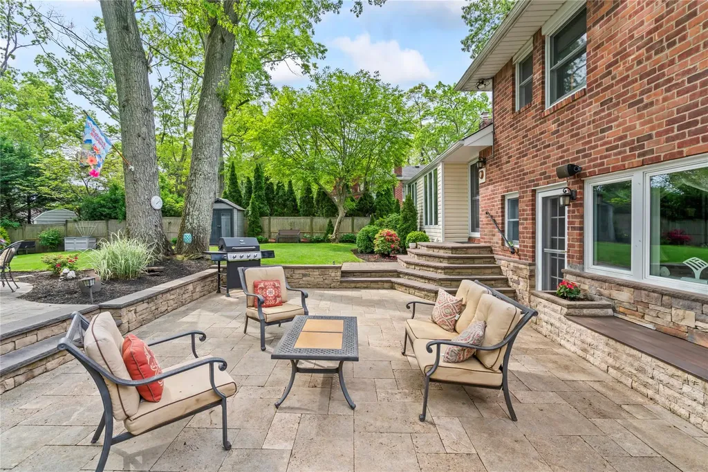 11 Francesca Drive Oyster Bay NY 11771