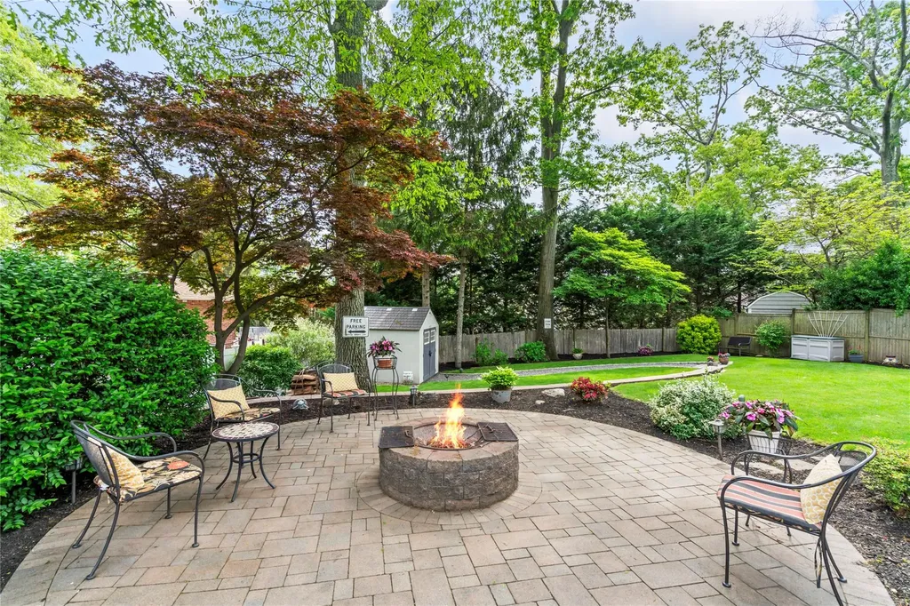 11 Francesca Drive Oyster Bay NY 11771