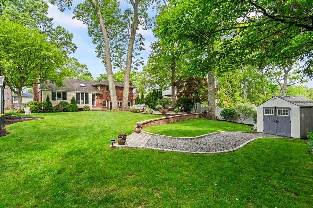 11 Francesca Drive Oyster Bay NY 11771