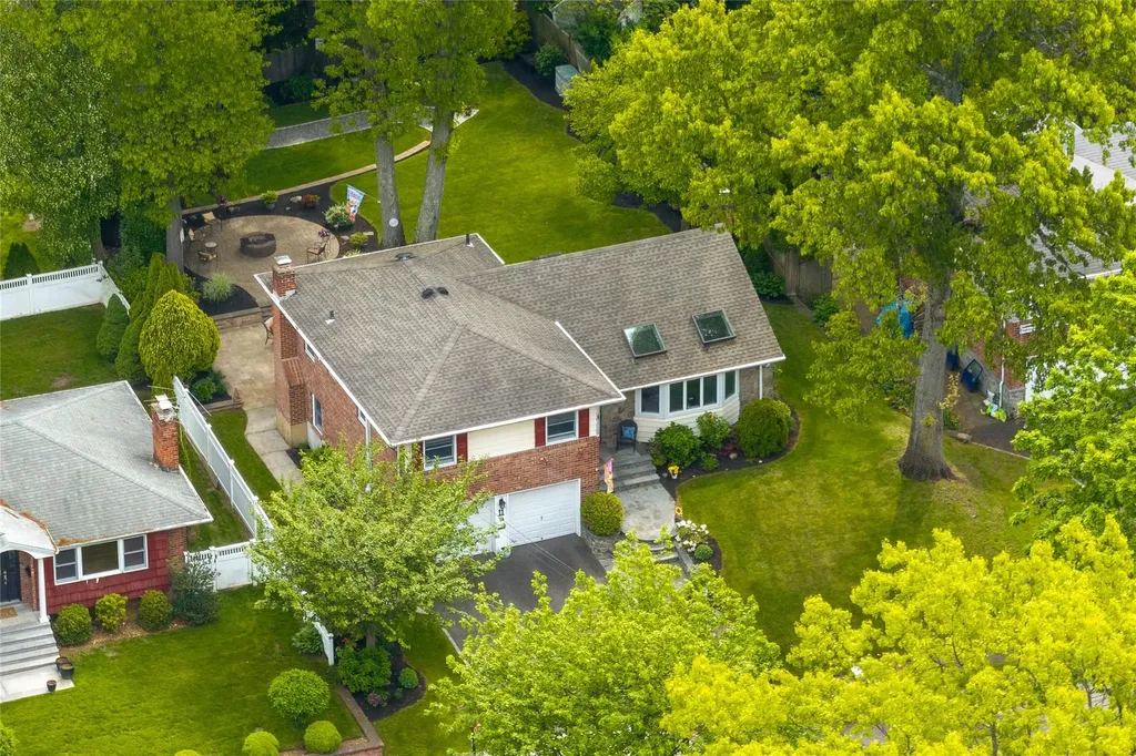 11 Francesca Drive Oyster Bay NY 11771