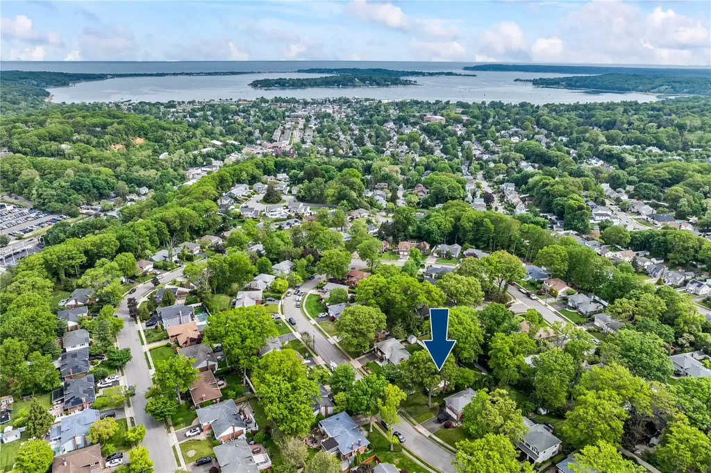 11 Francesca Drive Oyster Bay NY 11771