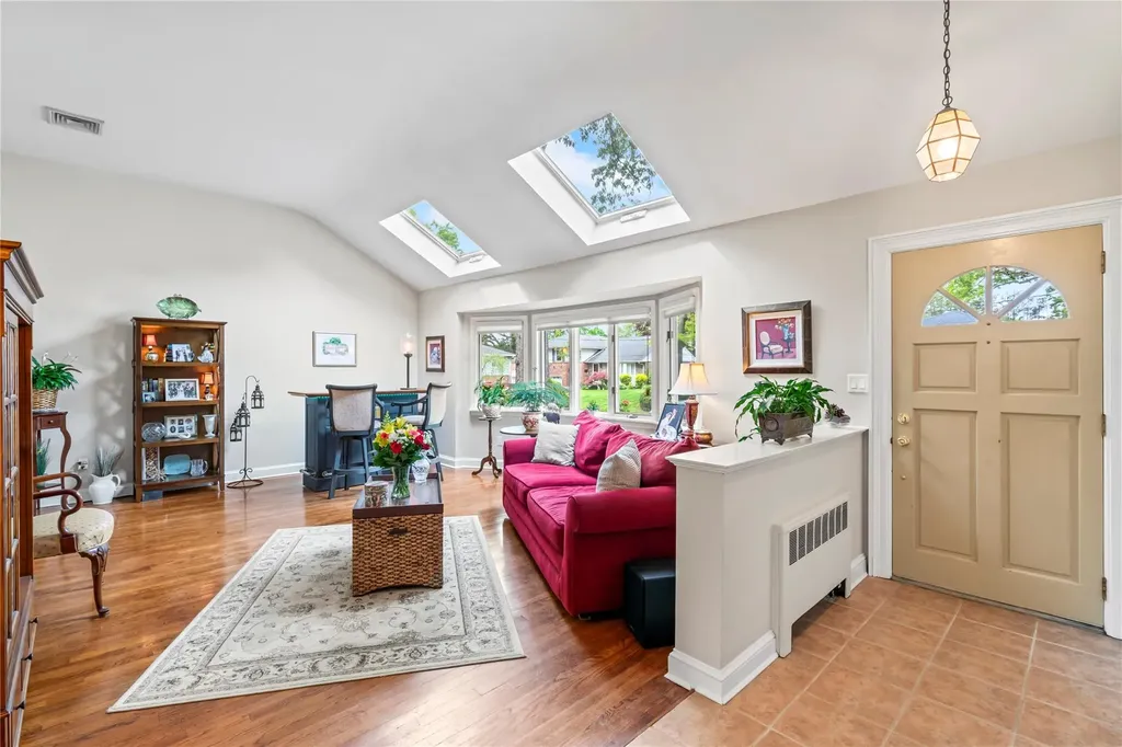 11 Francesca Drive Oyster Bay NY 11771