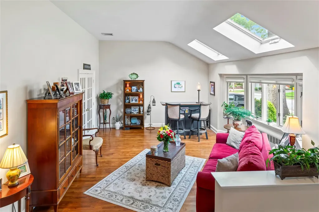 11 Francesca Drive Oyster Bay NY 11771