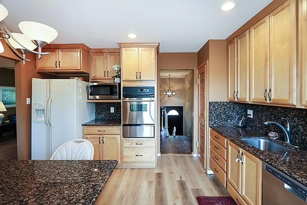 2 Ramondo Lane Smithtown NY 11787