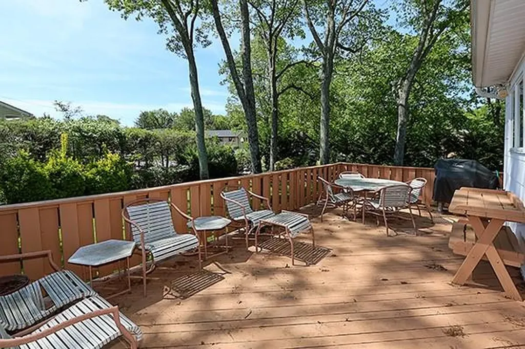 2 Ramondo Lane Smithtown NY 11787