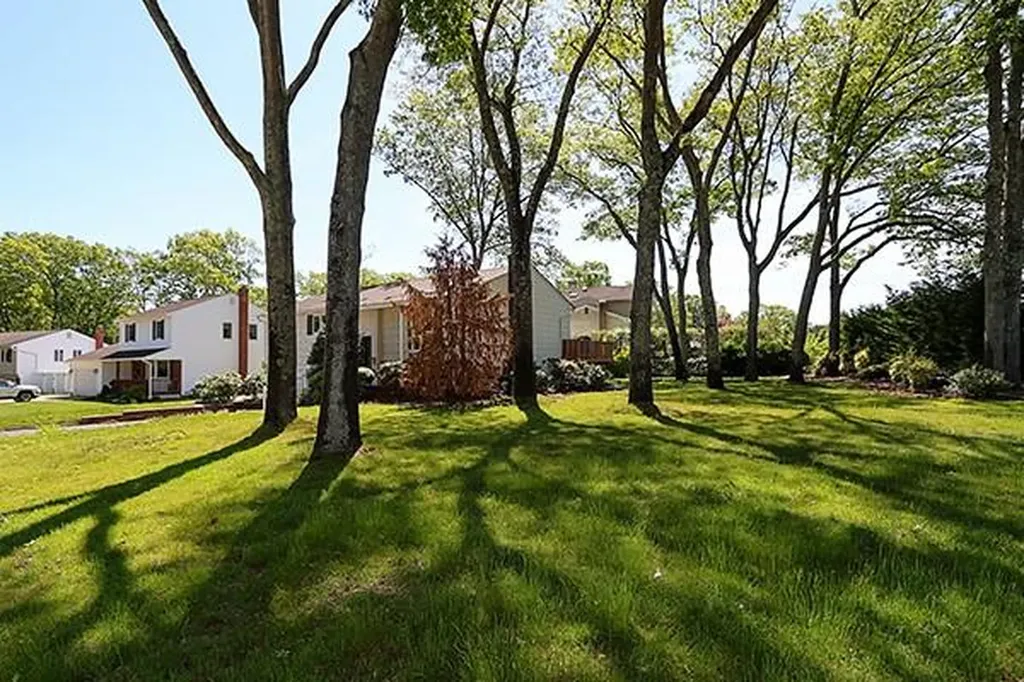 2 Ramondo Lane Smithtown NY 11787