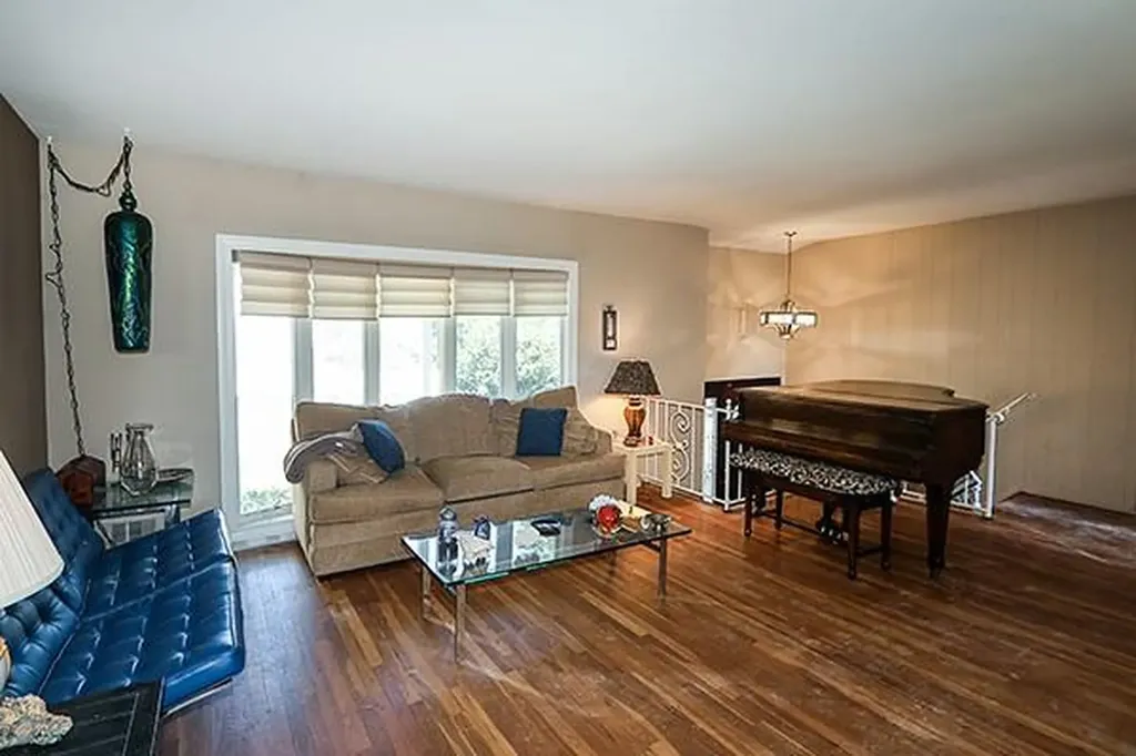 2 Ramondo Lane Smithtown NY 11787