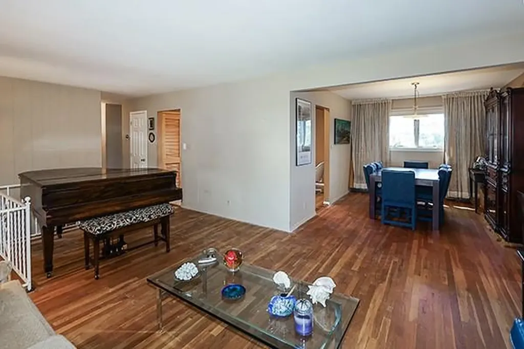2 Ramondo Lane Smithtown NY 11787