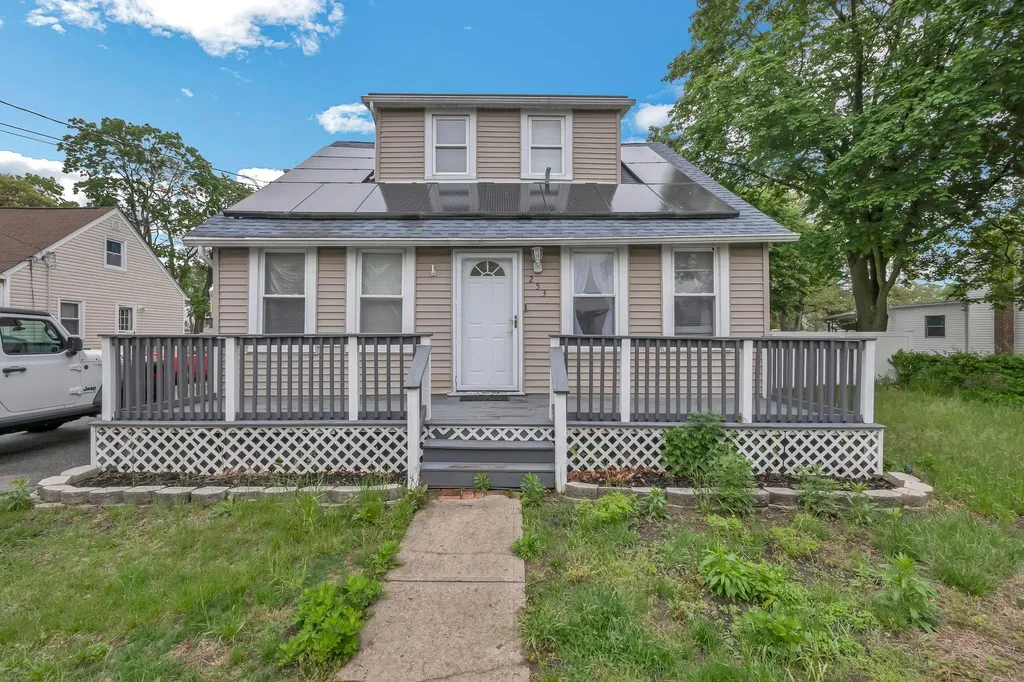 253 N 3rd Avenue Bay Shore NY 11706