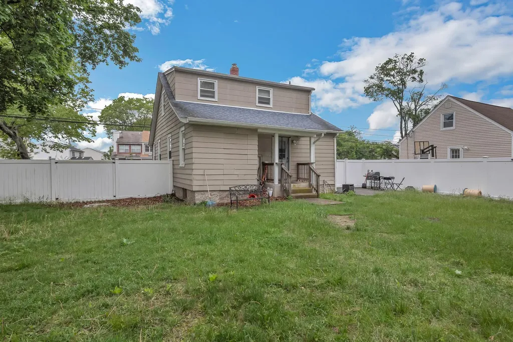 253 N 3rd Avenue Bay Shore NY 11706