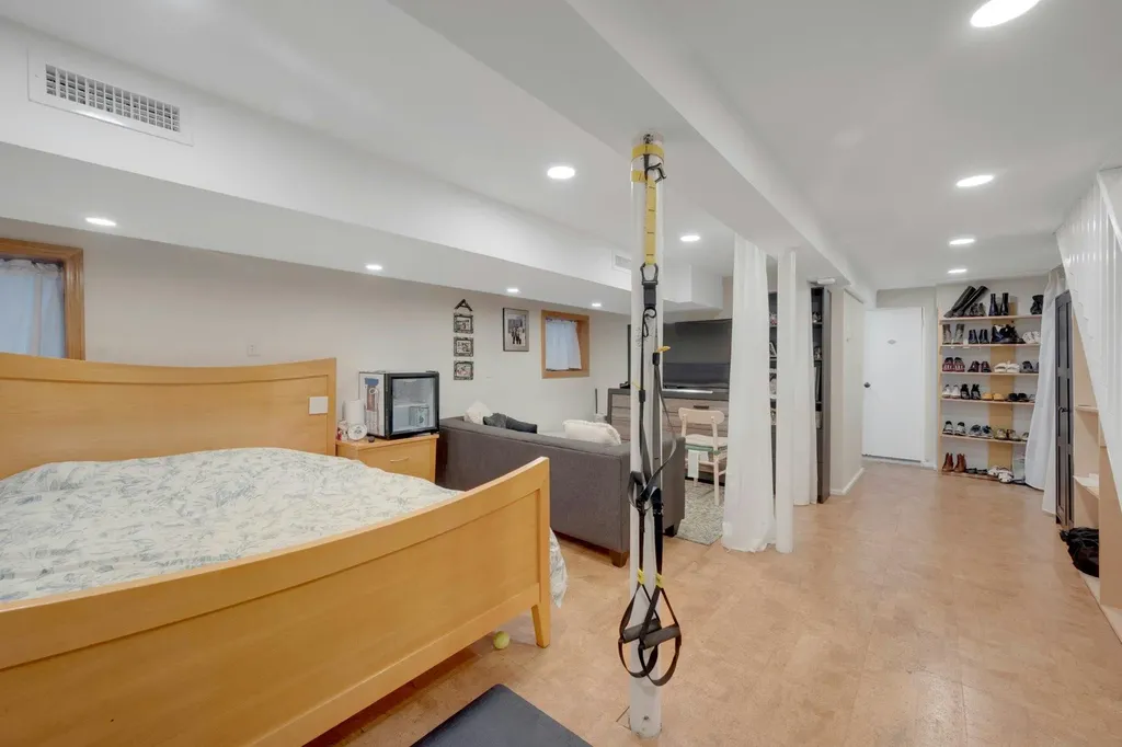 5749 Faraday Avenue Bronx NY 10471