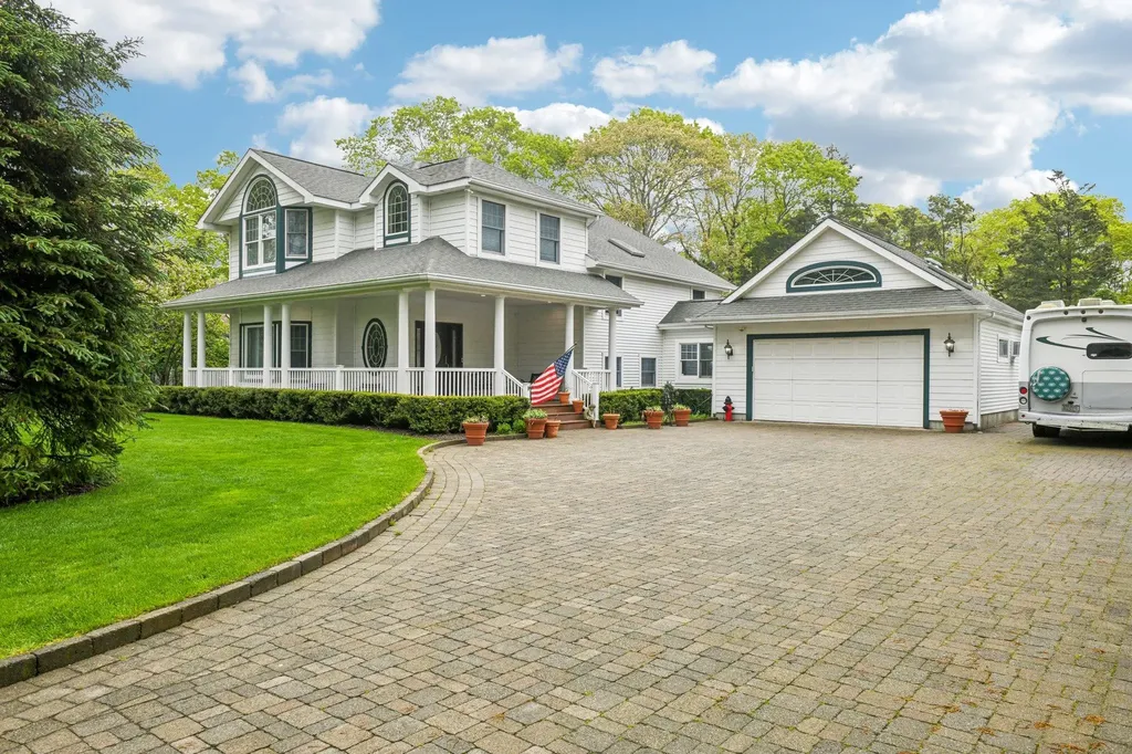 98 Beach Road Westhampton Beach NY 11978