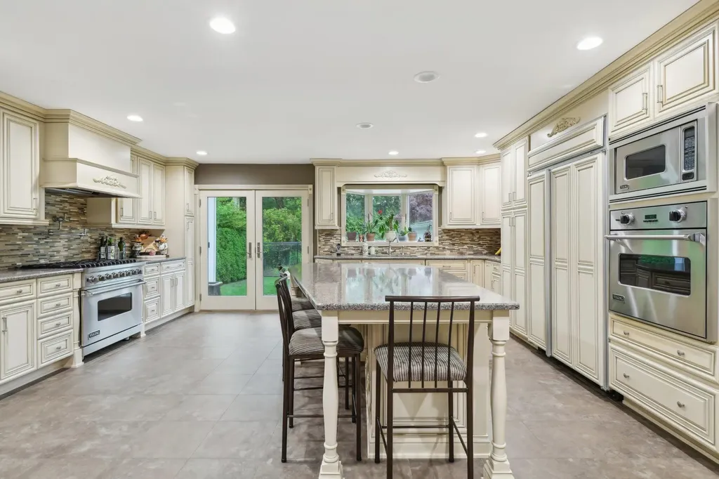 98 Beach Road Westhampton Beach NY 11978