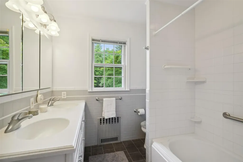 34 Whippoorwill Road E Armonk NY 10504