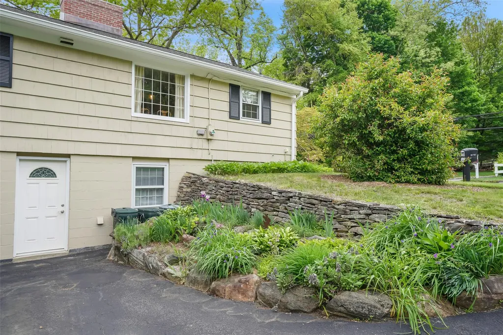 34 Whippoorwill Road E Armonk NY 10504