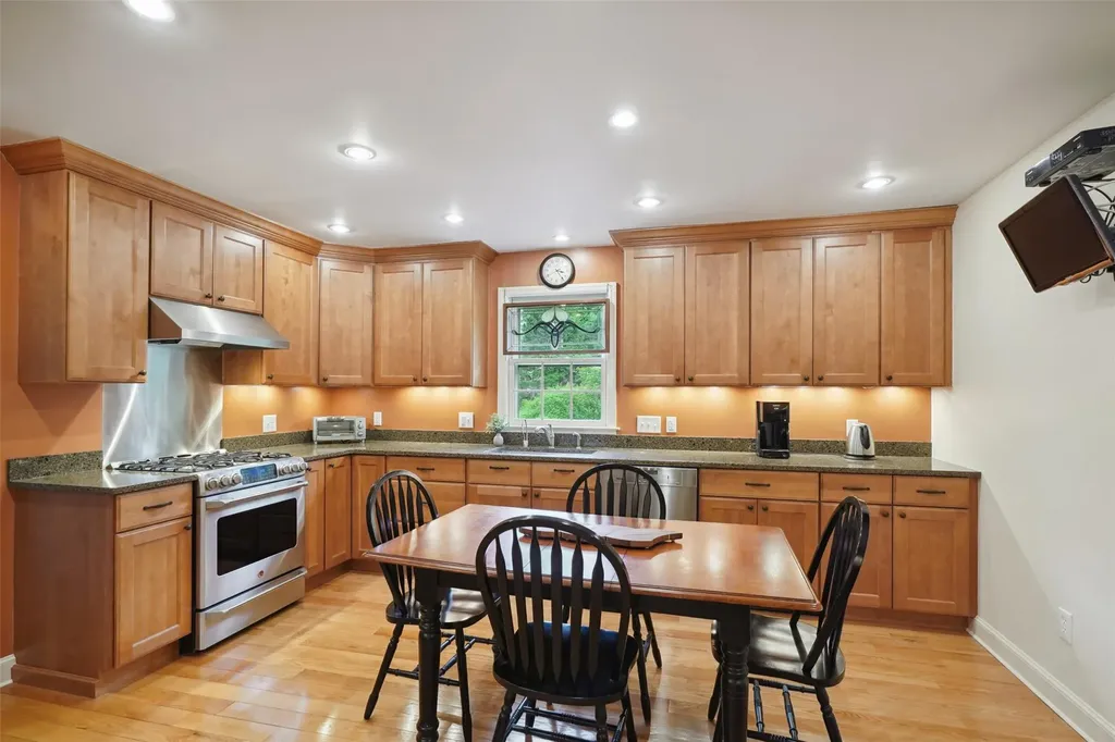 34 Whippoorwill Road E Armonk NY 10504