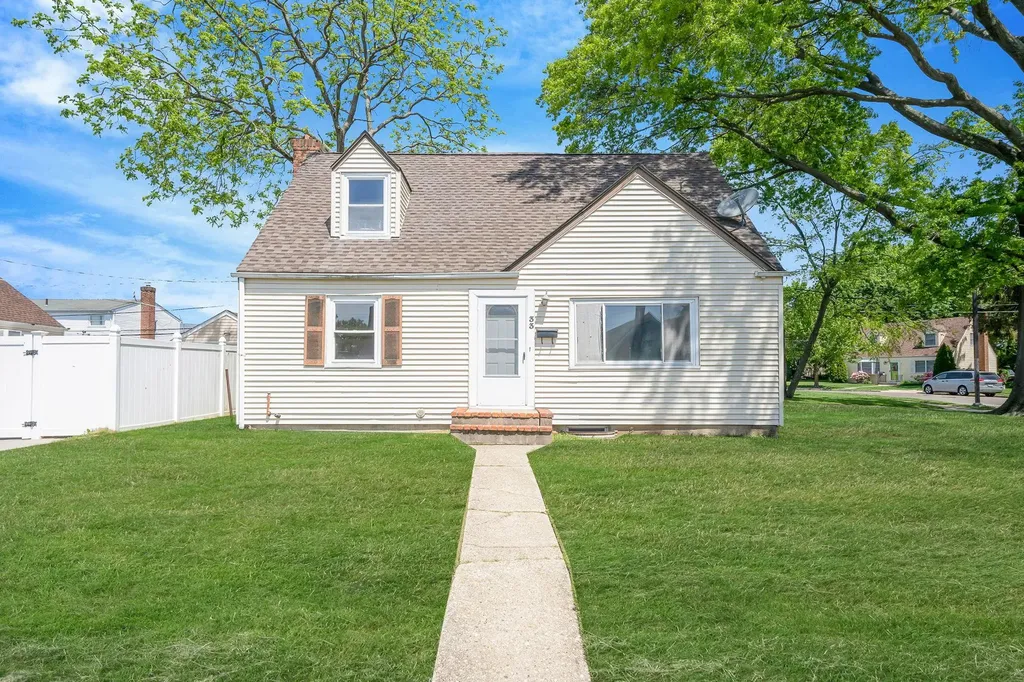 33 Gables Drive Hicksville NY 11801