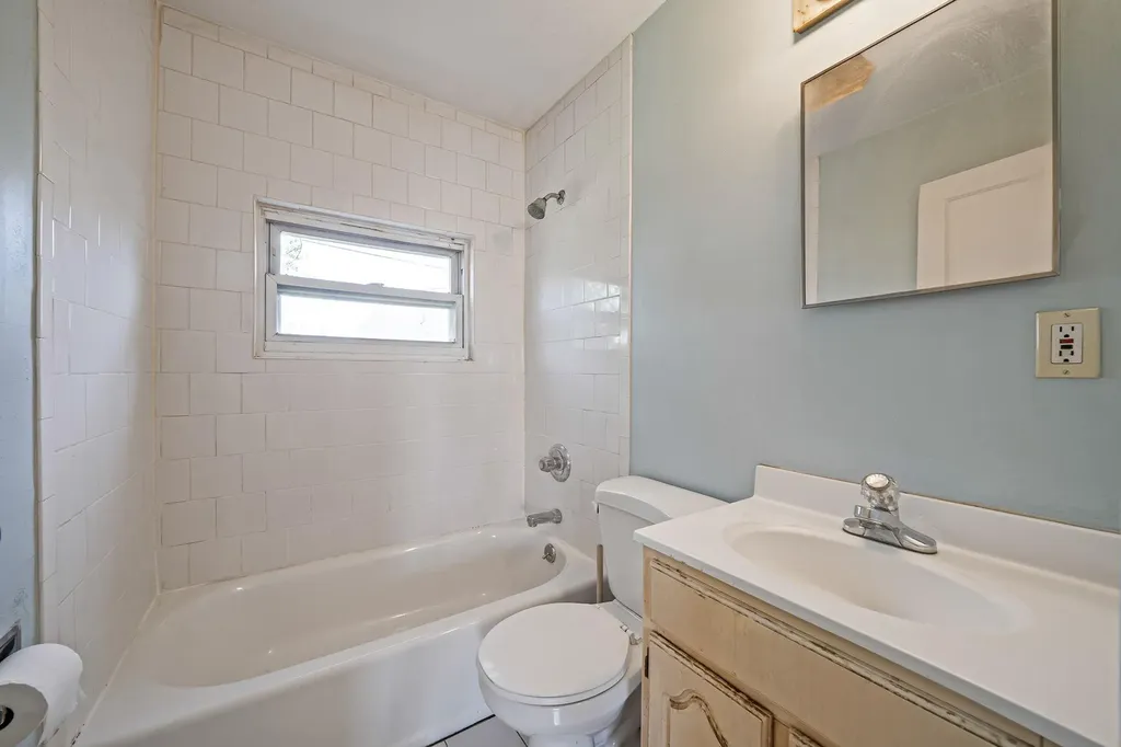33 Gables Drive Hicksville NY 11801