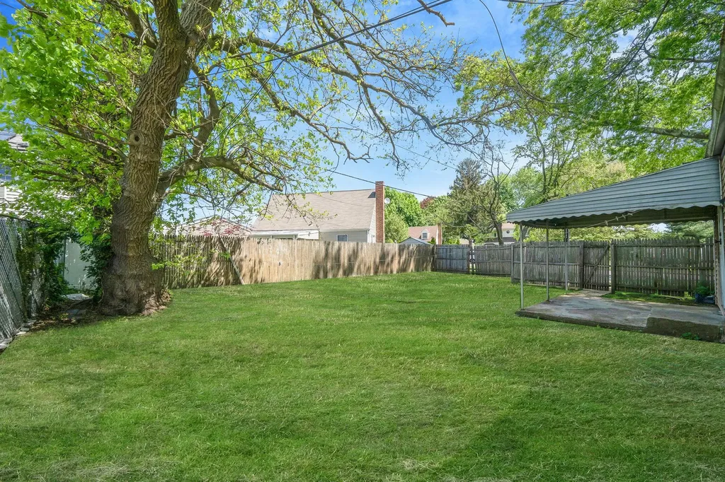 33 Gables Drive Hicksville NY 11801