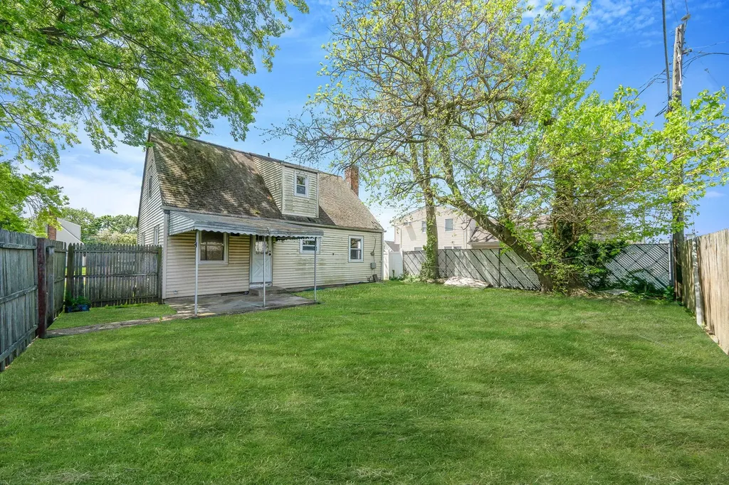 33 Gables Drive Hicksville NY 11801