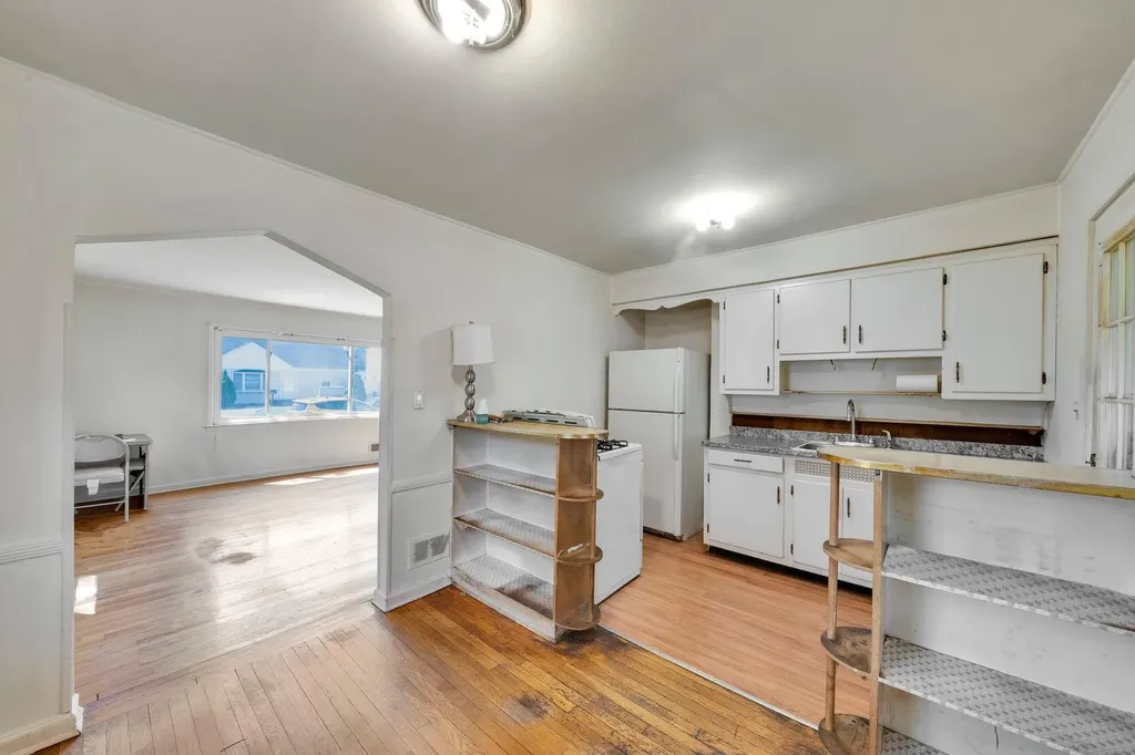 33 Gables Drive Hicksville NY 11801
