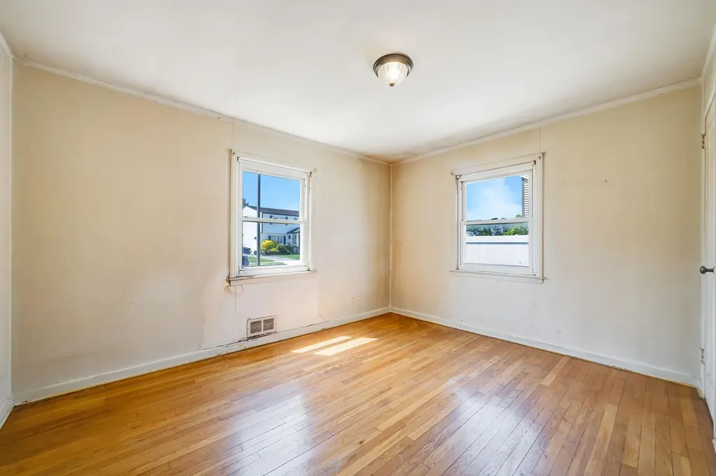 33 Gables Drive Hicksville NY 11801