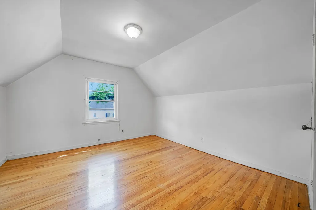 33 Gables Drive Hicksville NY 11801