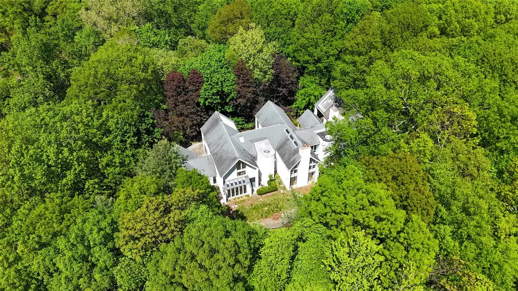 246 Cleft Road Mill Neck NY 11765