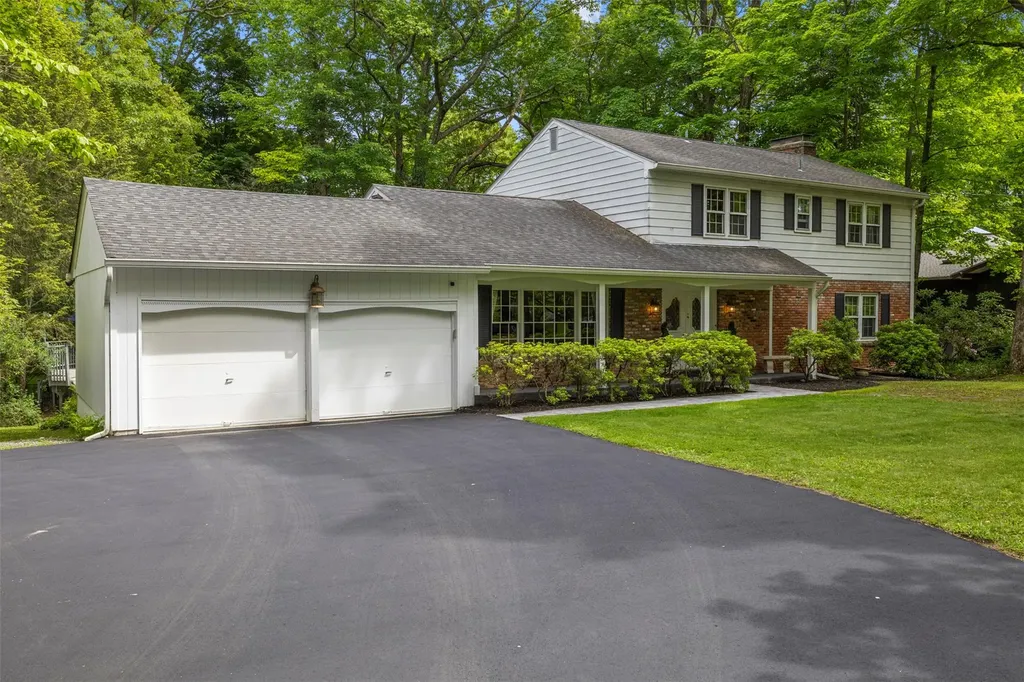 11 Carnelli Court Poughkeepsie NY 12603