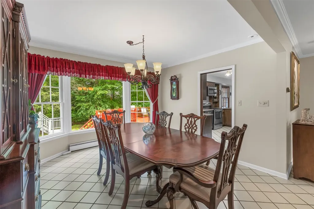 11 Carnelli Court Poughkeepsie NY 12603
