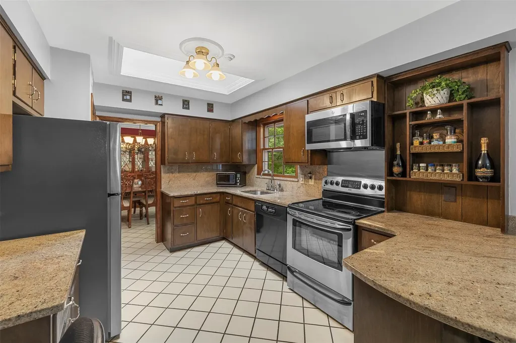 11 Carnelli Court Poughkeepsie NY 12603