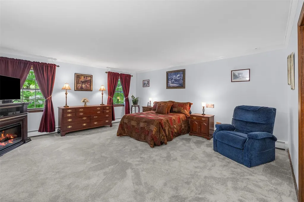 11 Carnelli Court Poughkeepsie NY 12603