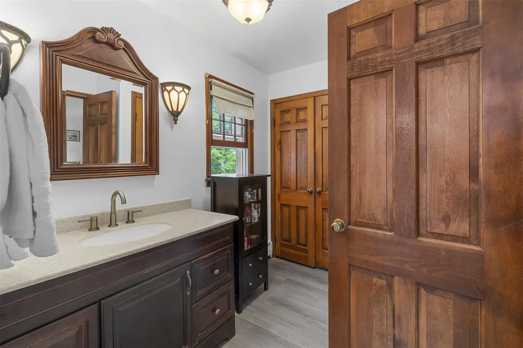 11 Carnelli Court Poughkeepsie NY 12603