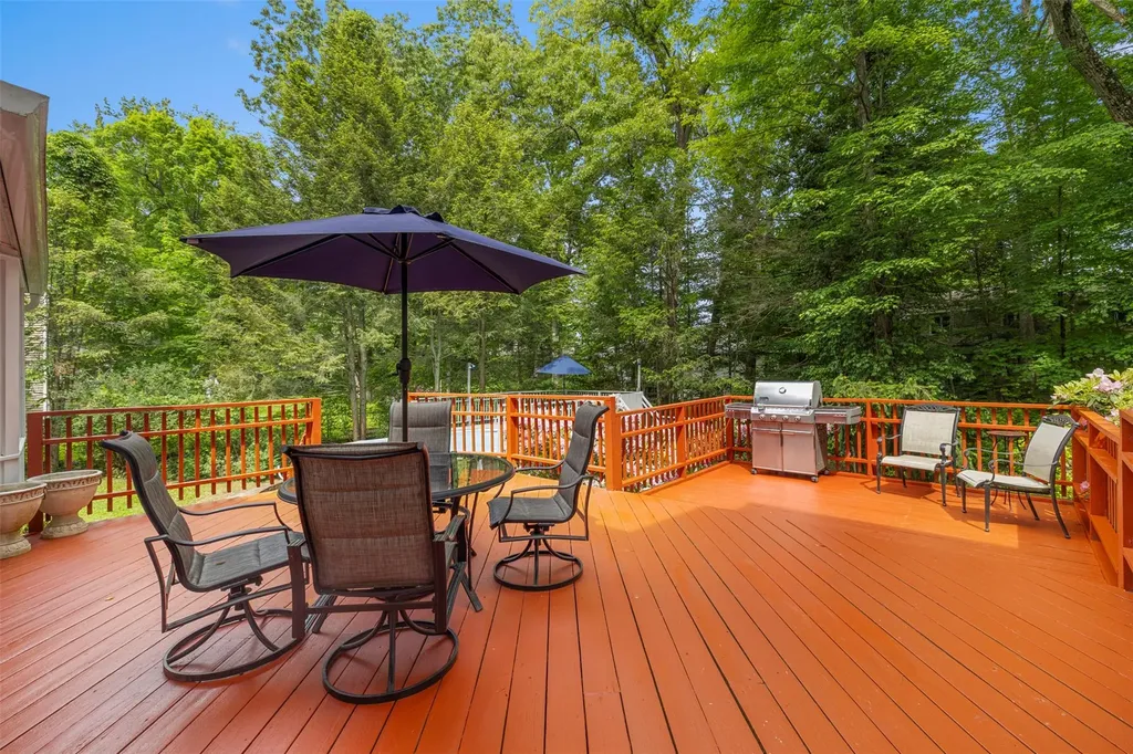 11 Carnelli Court Poughkeepsie NY 12603