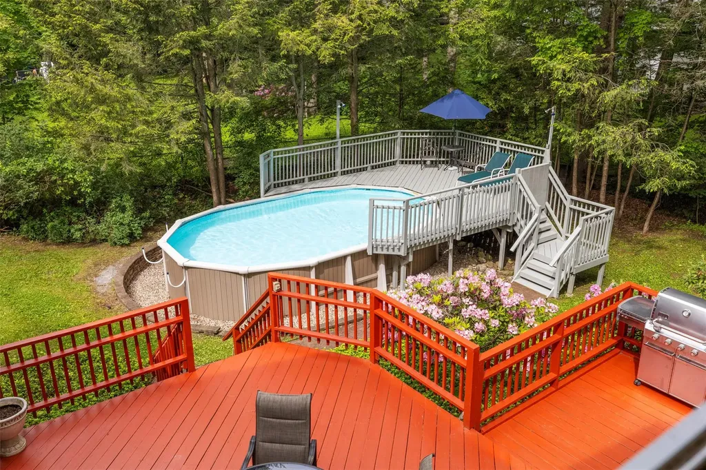 11 Carnelli Court Poughkeepsie NY 12603
