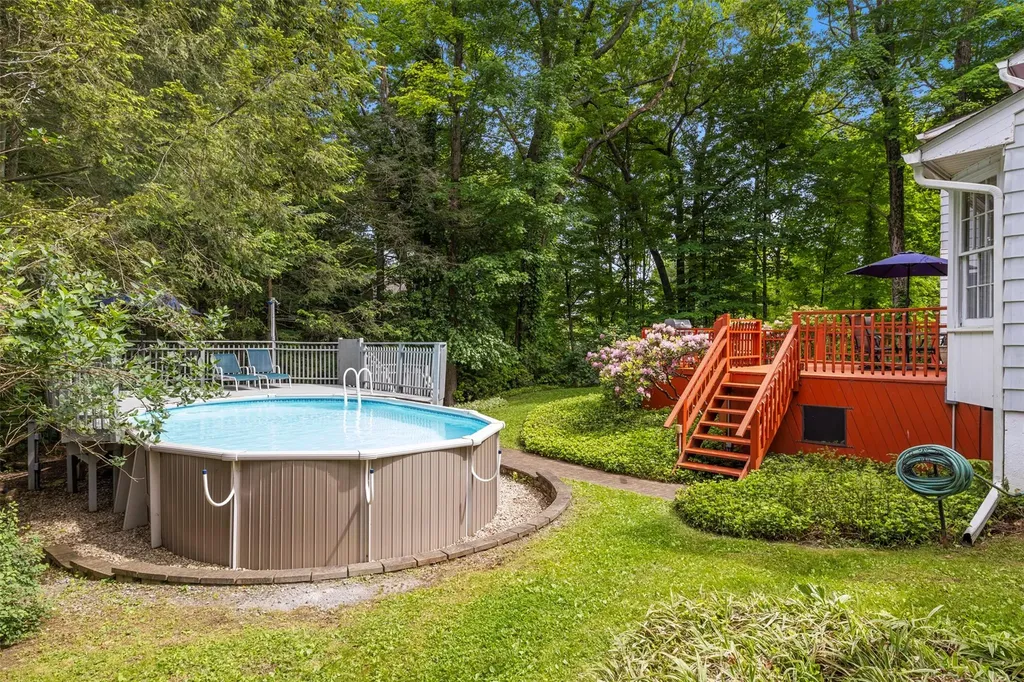 11 Carnelli Court Poughkeepsie NY 12603