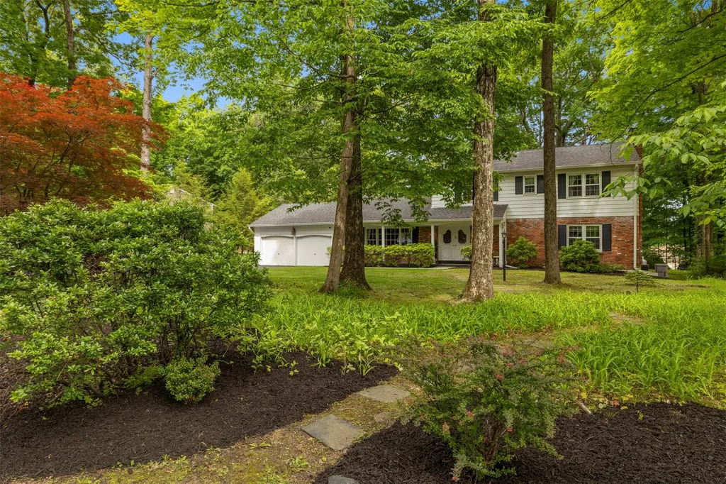 11 Carnelli Court Poughkeepsie NY 12603