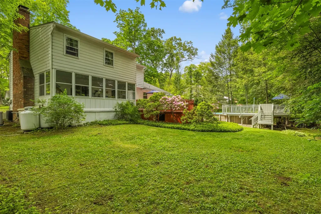 11 Carnelli Court Poughkeepsie NY 12603