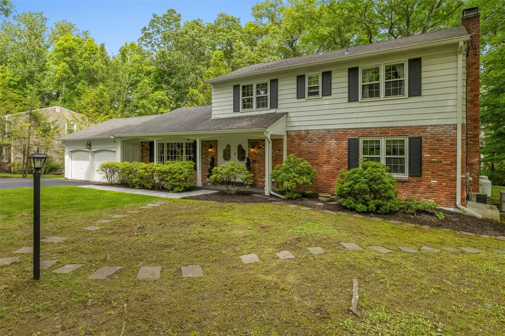 11 Carnelli Court Poughkeepsie NY 12603